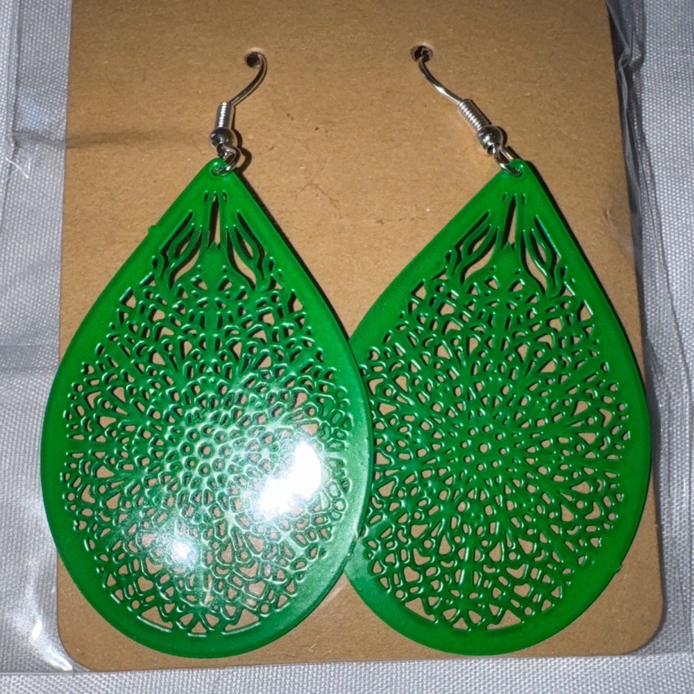 Intricate Green Filigree Teardrop Earrings